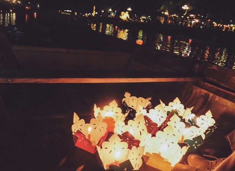 Picture 6 for Activity Hoi An: Night Boat Trip and Release Lantern at Hoai River