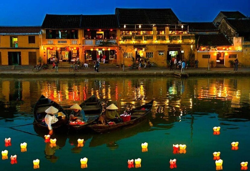 Picture 9 for Activity Hoi An: Night Boat Trip and Release Lantern at Hoai River