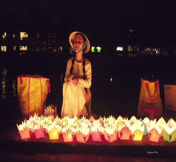 Picture 4 for Activity Hoi An: Night Boat Trip and Release Lantern at Hoai River