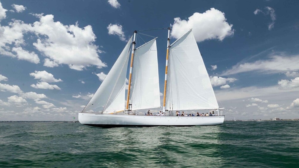 Newport: Day Sailing and Sightseeing Boat Tour on a Schooner