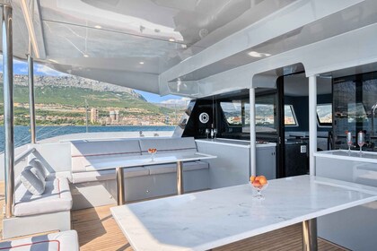 Luxury Catamaran Madeira ́s Sailing Coastline
