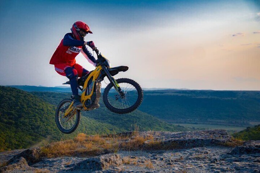 E-Motorcycle Tour in Old Rock Monastery and Old Roman Fortress