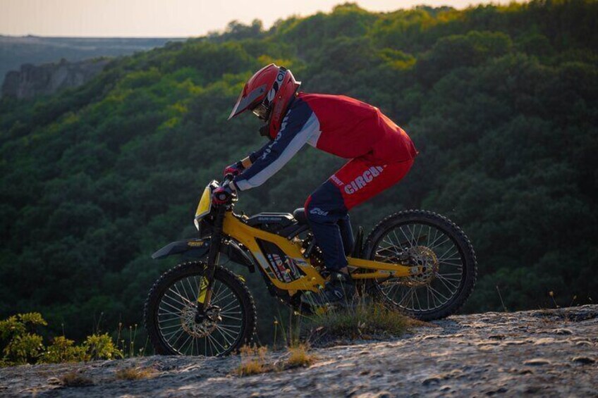 E-Motorcycle Tour in Old Rock Monastery and Old Roman Fortress