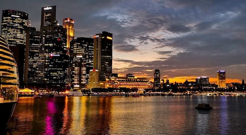 Singapore: Sunset City Tour by Kick Scooter