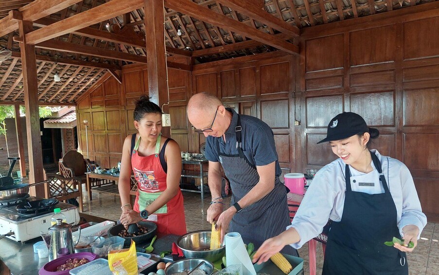 Picture 6 for Activity Yogyakarta: Javanese Cooking Class & Market Tour