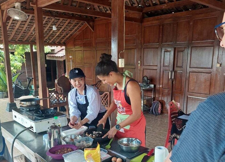 Picture 18 for Activity Yogyakarta: Javanese Cooking Class & Market Tour