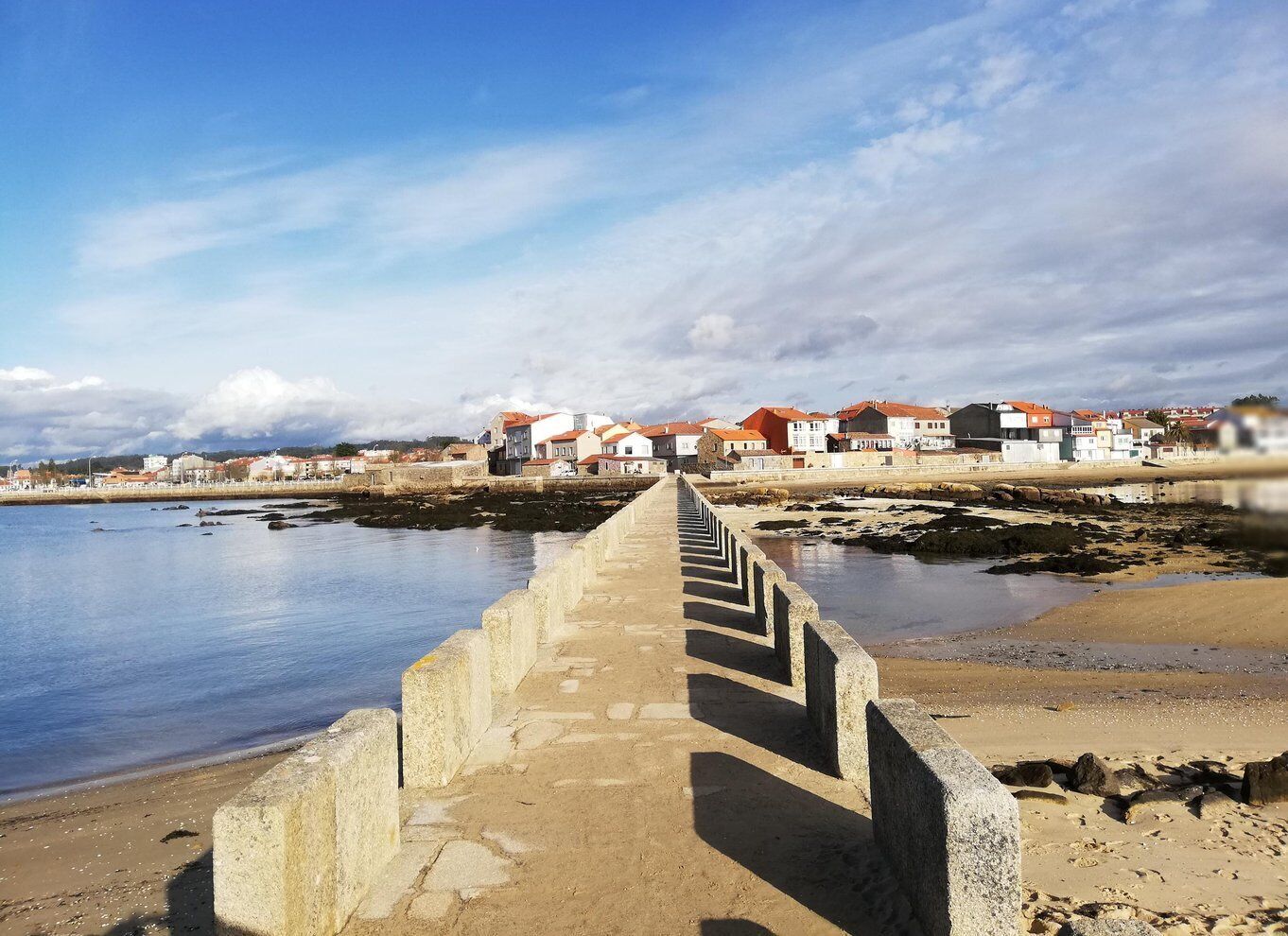 From Santiago: Tour Rias Baixas, Isla de Arousa y Combarro