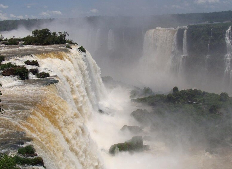 Private- Discover the Brazilian & Argentine Falls in 2 days.