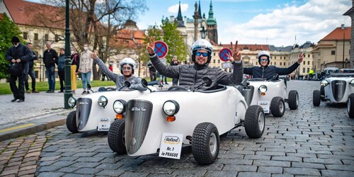 Prague: Sightseeing Tour in a Mini Hot Rod