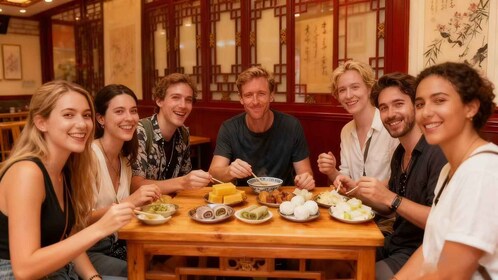 Beijing: Hutong Culinary Walking Tour with 15+ Tastings