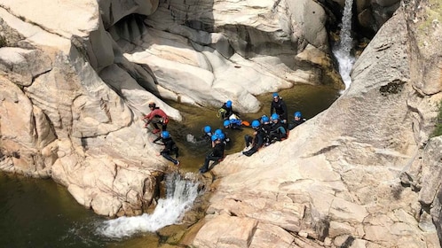 Canyoning à Bau Mela parmi les anciennes forêts de Nuoro