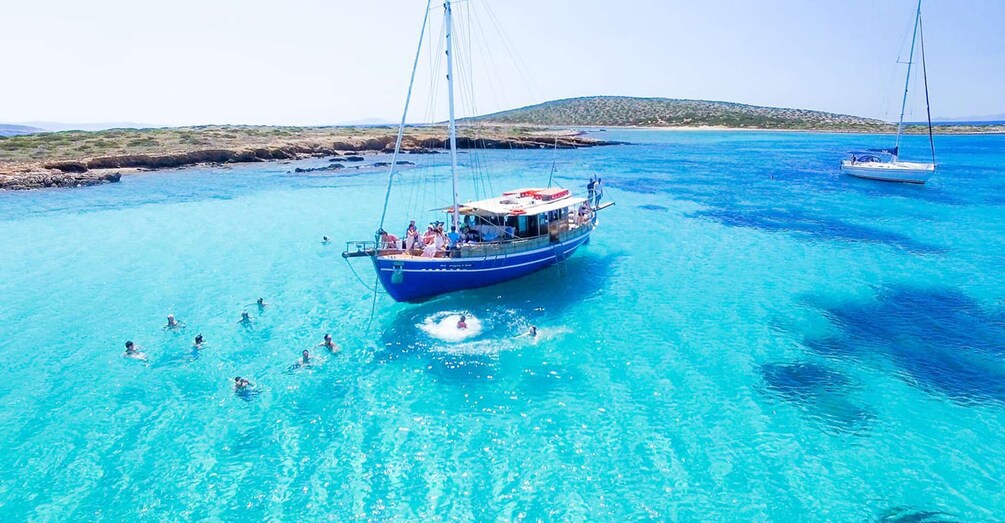 From Paros: Antiparos and Despotiko Full-Day Swim Cruise