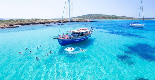 Van Paros: Antiparos en Despotiko hele dag zwemcruise