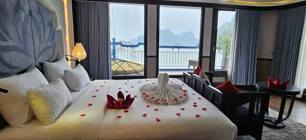 Overnight Halong Bay Luxury 5 stars Cruise with Full Meals