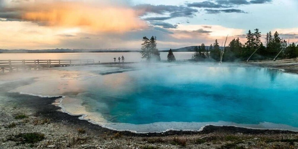 Picture 2 for Activity From Bozeman: Yellowstone Full-Day Tour with Entry Fee