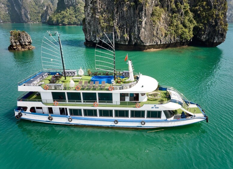 Picture 6 for Activity Hanoi: Halong Bay 5-Star Cruise with lunch Buffet & Kayaking