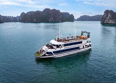 Hanoi: Halong Bay Cruise, Amazing Cave, Titov Island & Kayak