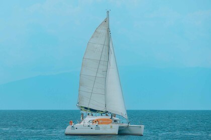 Corfú: crucero privado de medio día en el catamarán Lagoon