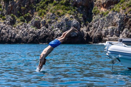 San Vito Lo Capo : Excursion privée en bateau d'une journée