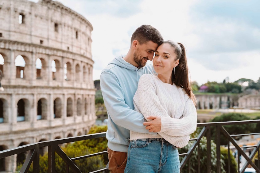 Rome: Romantic Couple Photoshoot Experience at the Colosseum