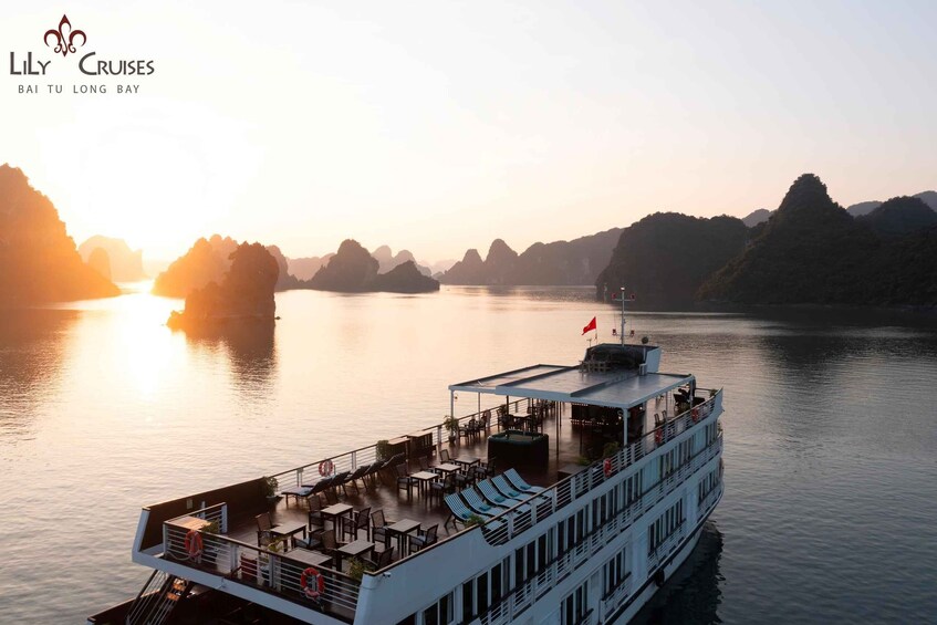 Halong Bay: 2-Day 4-Star Cruise w/ Surprise Cave Kayak