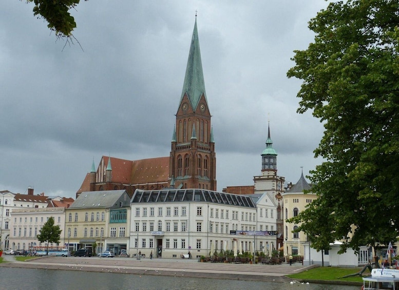 Schwerin: Private Guided Walking Tour