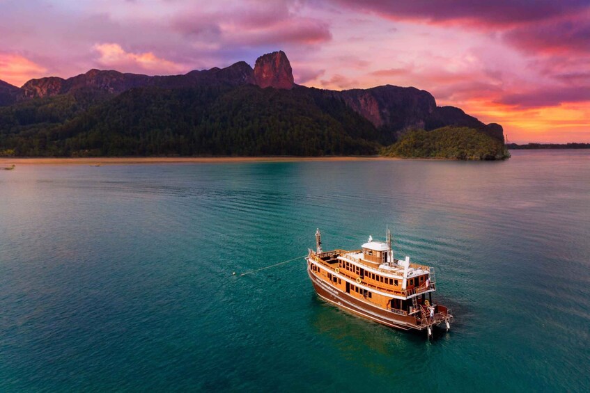 Krabi: Romantic Sunset Cruise by M/Y Lalida