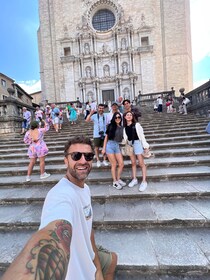 From Barcelona: Day Trip to France with Meal Stop in Girona