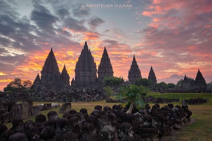 Yogyakarta : prambanan temple sunset with expert local guide