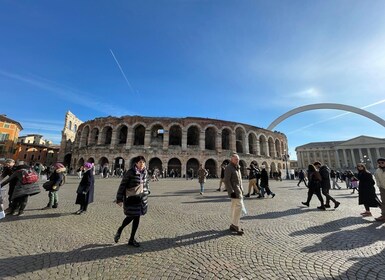 Verona: Tur Jalan Kaki Berpemandu Kelompok Kecil dengan Tiket Arena