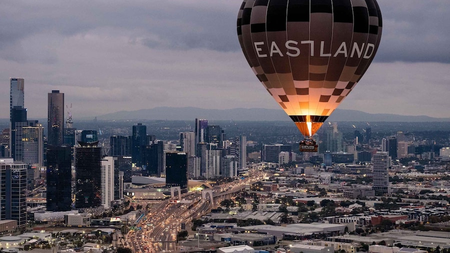 Melbourne: Sunrise Hot Air Balloon Experience with Breakfast