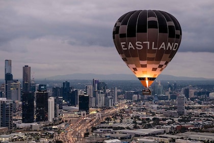 Melbourne: Sunrise Hot Air Balloon Experience with Breakfast