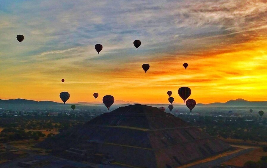 Picture 5 for Activity Experiencia Única, Vuelo en Globo en el Valle de Teotihuacán