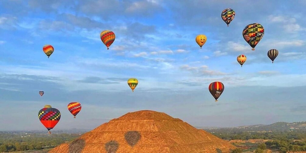 Picture 2 for Activity Experiencia Única, Vuelo en Globo en el Valle de Teotihuacán