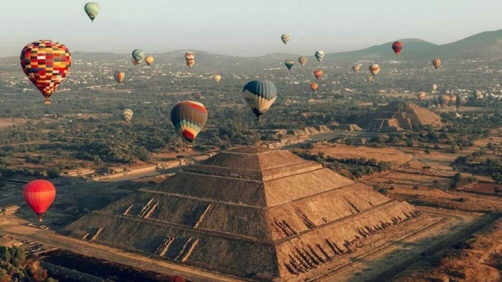 Picture 3 for Activity Experiencia Única, Vuelo en Globo en el Valle de Teotihuacán