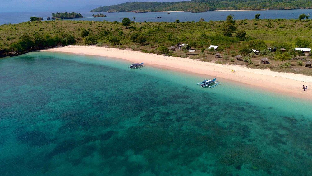 Picture 9 for Activity Exotic Escape Island : Pink Beach and Snorkeling Daily Tour