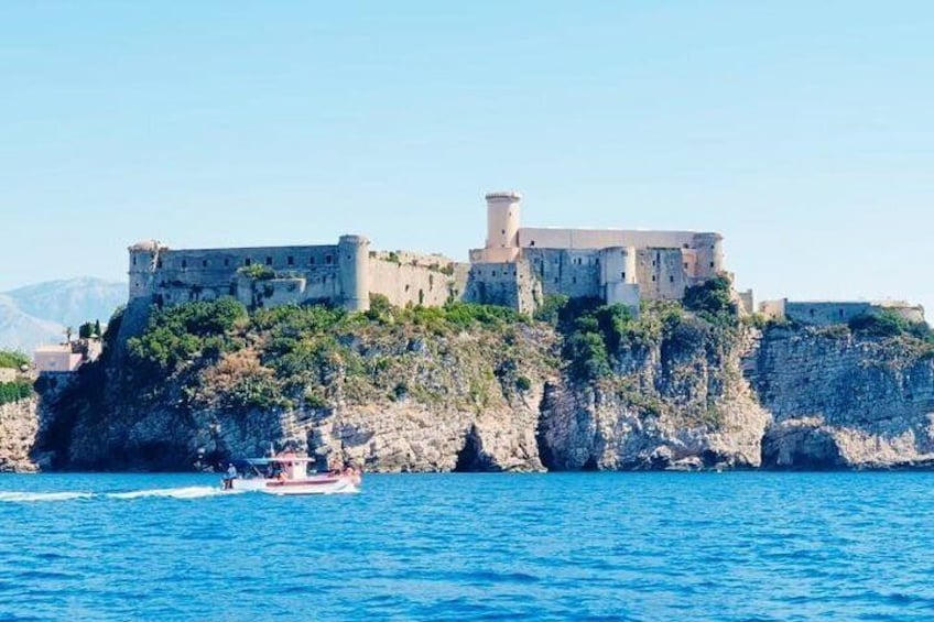 VIP Private Tour with Gozzo Torrese for all day
