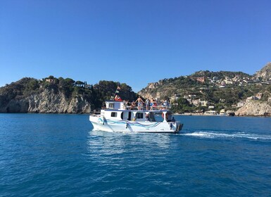 Giardini Naxos : Excursion en bateau Isola Bella avec plongée en apnée