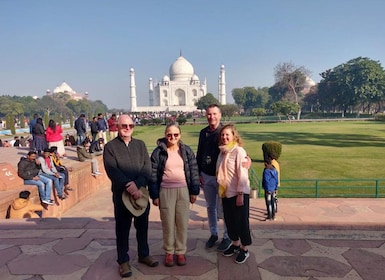 From Delhi: Private Taj Mahal Sunrise & Agra Fort Day Tour