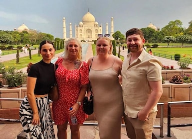 From Delhi: Private Sunrise Taj Mahal, Agra Fort & Baby Taj