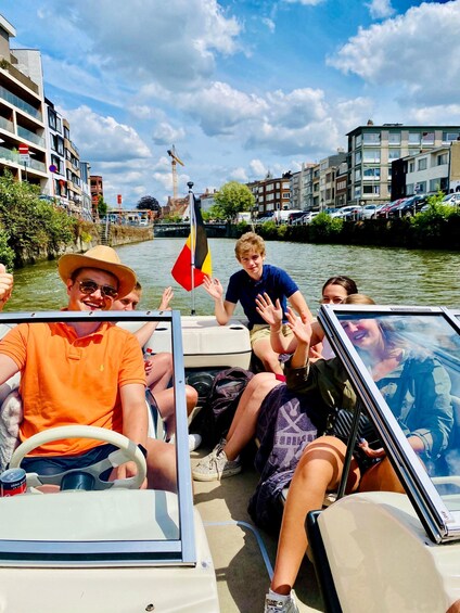 Picture 2 for Activity Kortrijk: Boat trip with DJ Joeri (speedboat - guided tour)