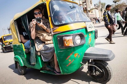 Agra: Excursión Privada en Tuk-Tuk al Atardecer por el Taj Mahal