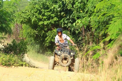 ボラカイ島全地形対応車またはバギーカー体験