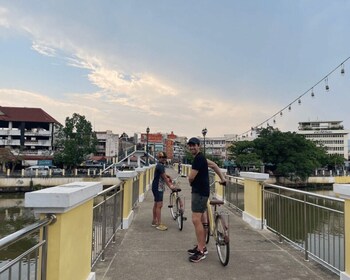 Tour privado en bicicleta por Chiang Mai (medio día)