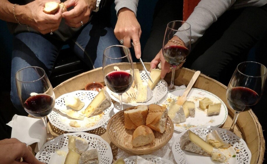 Picture 2 for Activity Wines and cheeses tasting experience at home