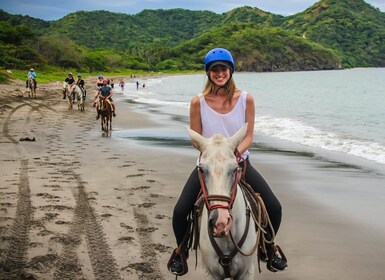 Guanacaste: Horseback Riding Beach and Tropical Forest Tour