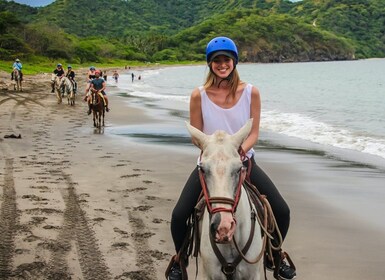 Guanacaste: Horseback Riding Beach and Tropical Forest Tour