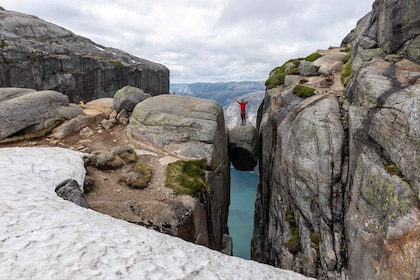 Stavanger: Kjerag Summer Hike with Packed Lunch