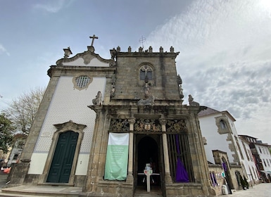 Braga: Casa dos Coimbras ( Chapel and Tower ) ticket & drink