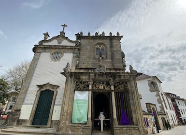 Braga: Casa dos Coimbras ( Chapel and Tower ) ticket & drink